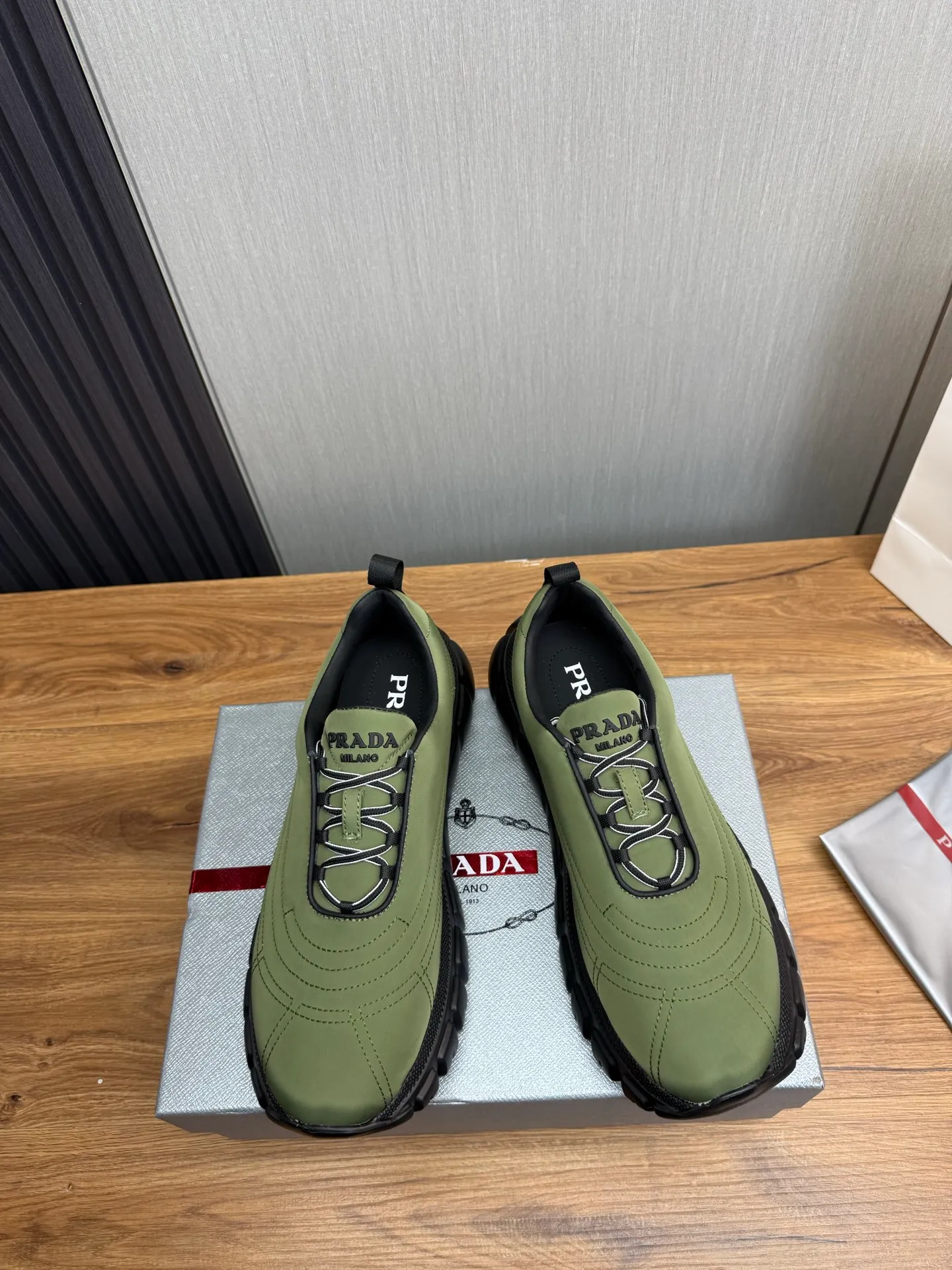 Men's shoes 💰580💰 [PRADA] Men's shoes are popular in the counter, official website synchronization, 1 high-quality shipment ✔️Imported waterproof fabric + cowhide lining, 1🆚1 replica, original sole, 38-45 (45 customized, non-refundable)